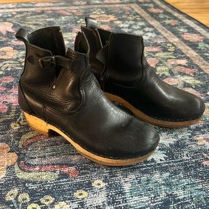 No.6 5" Leather Clog Buckle Boot on Mid Heel in Black. Size 40.